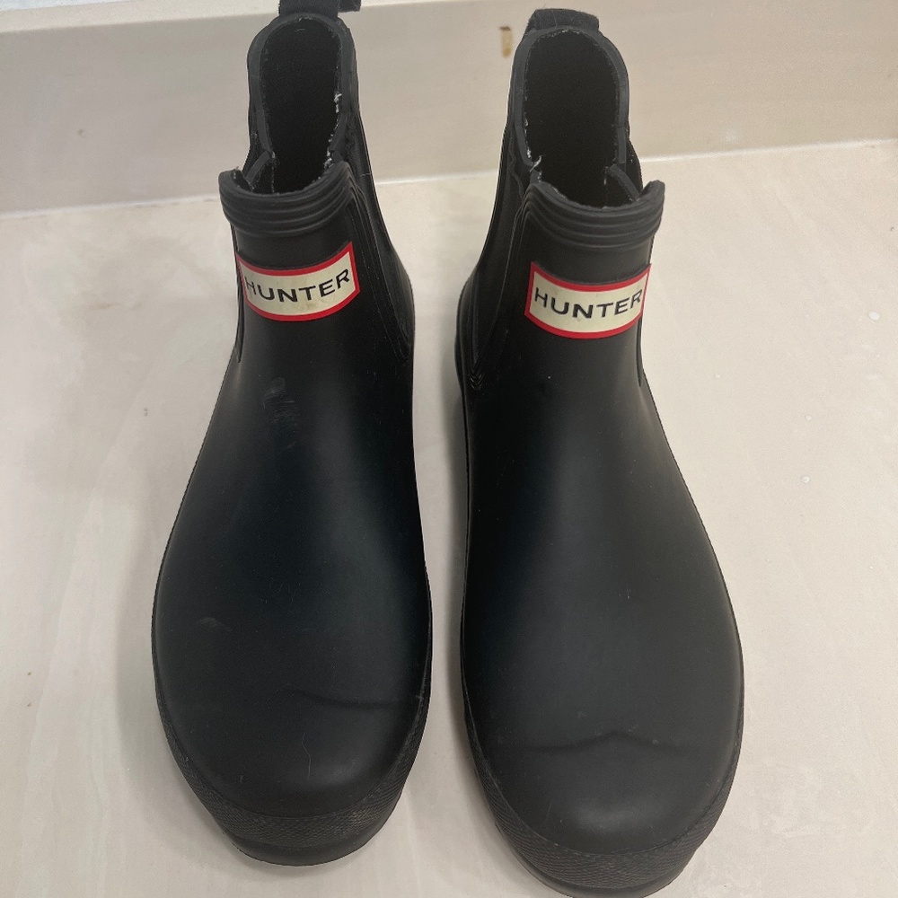 Women’s Size 7 Hunter Chelsea  Rain boots.